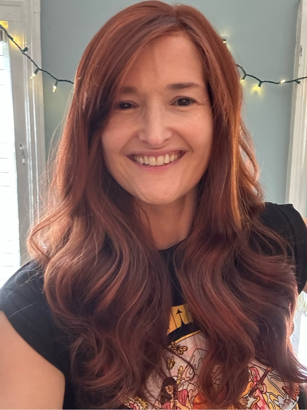 Chelsea Smith Crowns Moulin Wig Petite wavy red curls lace front with bangs